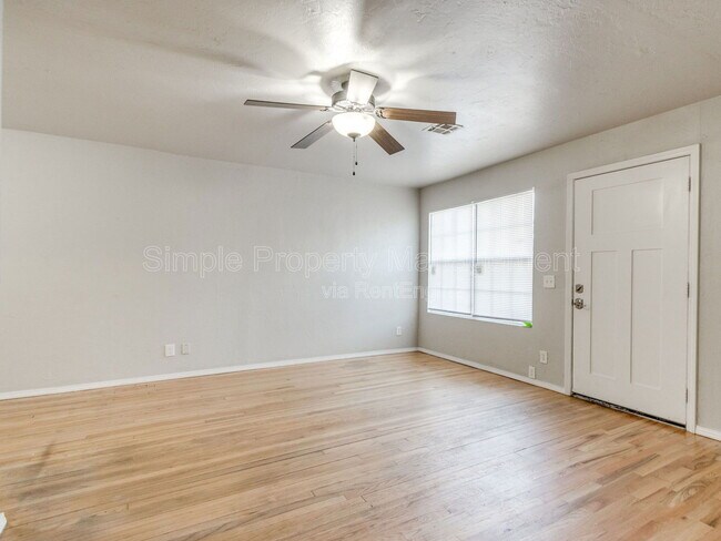 Foto del edificio - 10 SE Grand Blvd