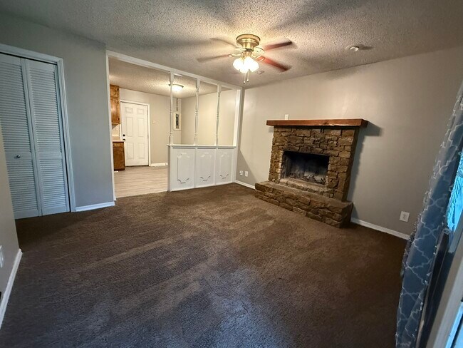 Building Photo - 5010 N Crystal Ave