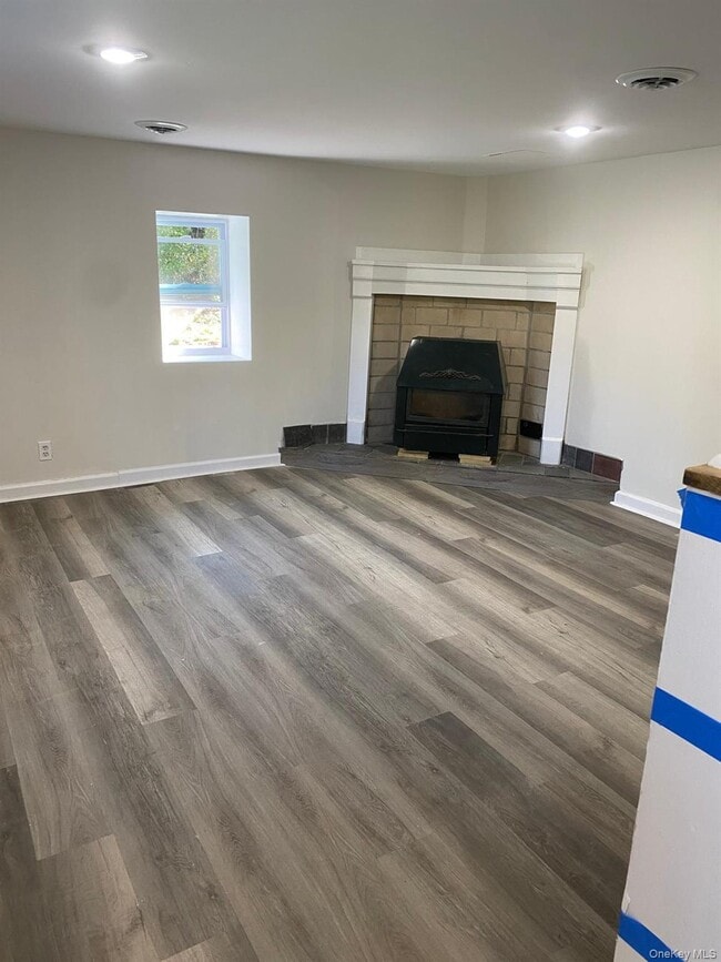 Building Photo - 459 Clove Rd