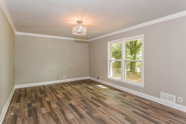 Building Photo - 5287 Chantilly Terrace