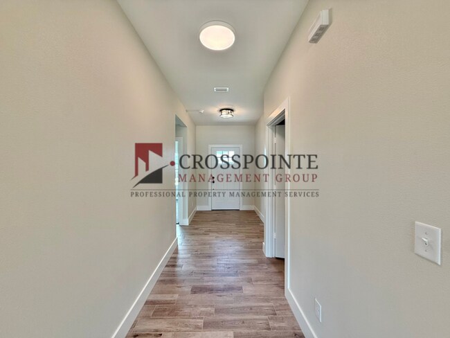 Building Photo - Beautiful 3 Bedroom 2 Bathroom Home!