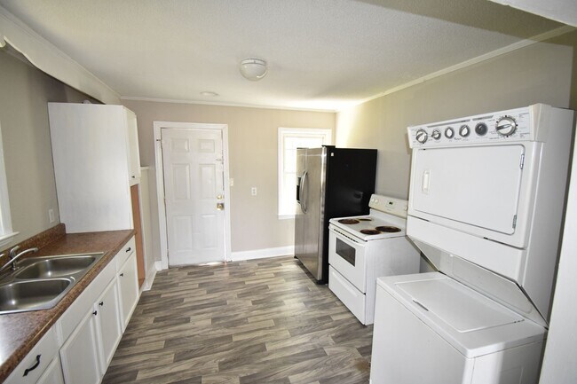 Foto del edificio - Coming Soon! 3 Bedroom and 1 Bath Home (Pets Considered)