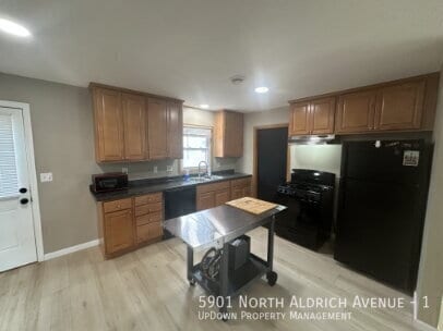 Foto del edificio - 5901 N Aldrich Ave