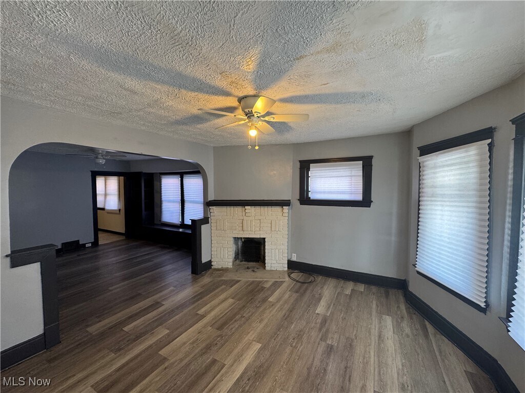 1092 E 143rd St Cleveland, OH 44110 – photo 2