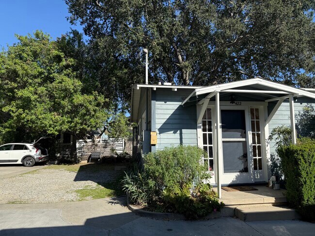 Building Photo - 422 El Centro St