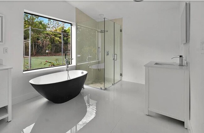 Building Photo - 4031 Coral Hills Dr