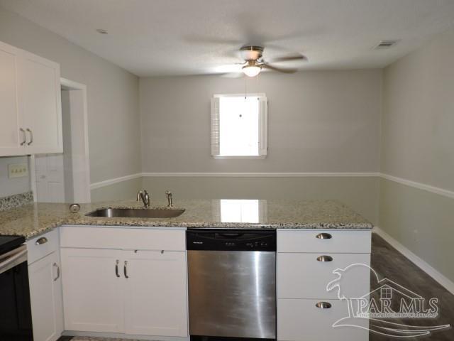Building Photo - 529 Ditmar St