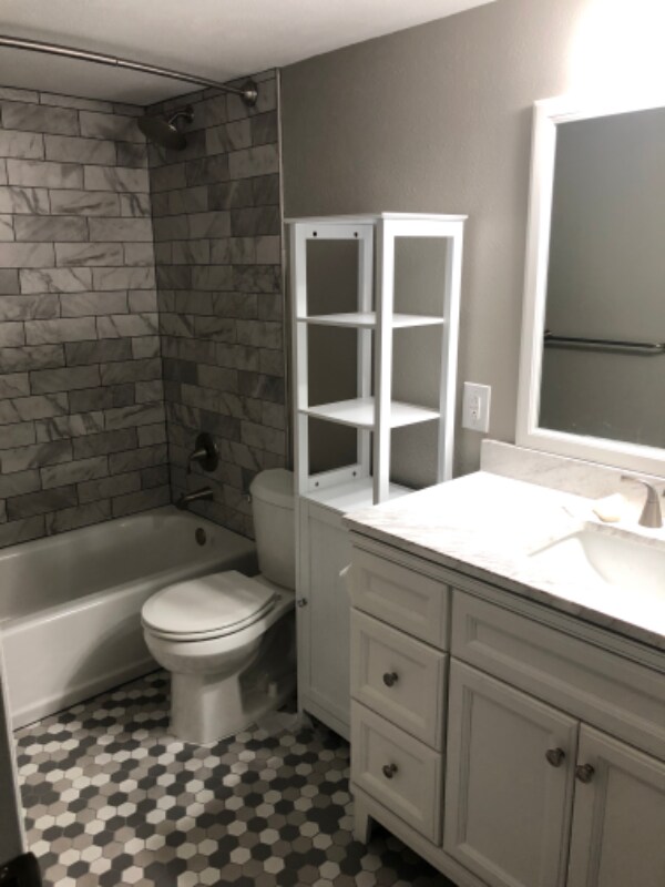 Building Photo - 523 Woodcrest Way