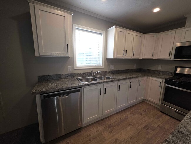 Building Photo - 3653 Pinoak St