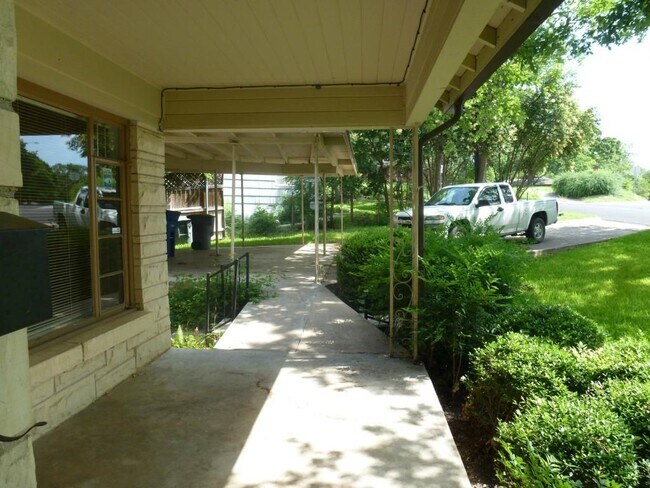 Building Photo - 3810 Brookview Rd