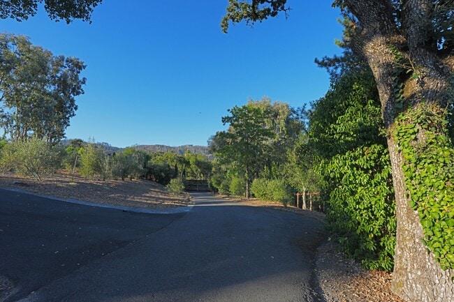 Foto del edificio - 5644 Sonoma Hwy