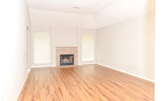 Foto del edificio - 314 Scotch Rose Ln