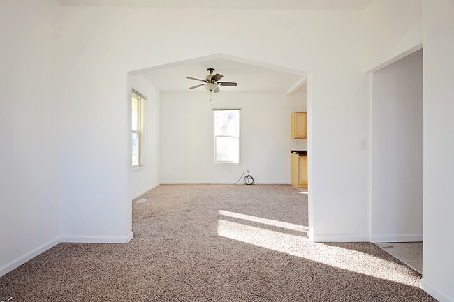 Building Photo - 814 2nd Ave NW