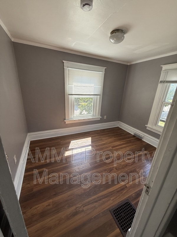 Building Photo - 1710 A Ave NE