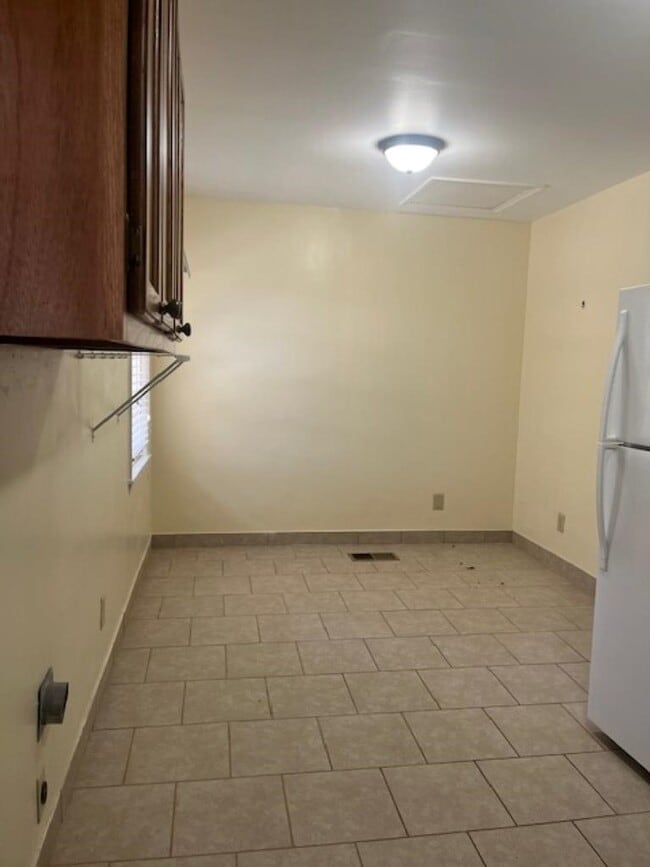 Building Photo - 1022 S White Station Rd