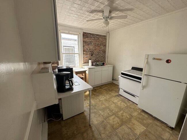 Foto del edificio - 846 W 36th St