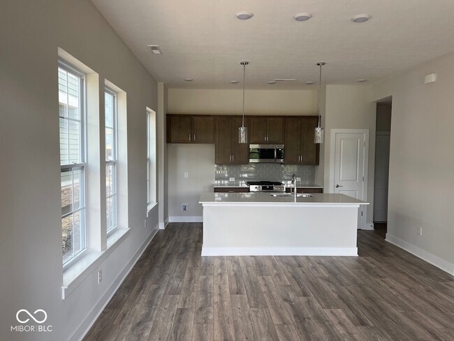 Building Photo - 1050 Valentine Ln