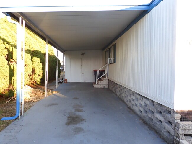 ESTACIONAMIENTO PARA 2 AUTOS - 7434 Hob Ln