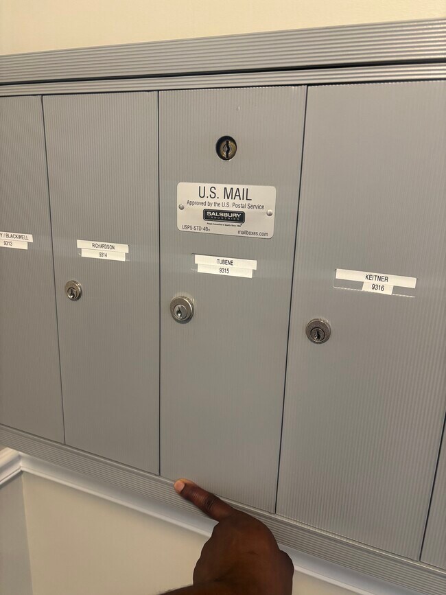 Foto del edificio - 9315 Groffs Mill Dr
