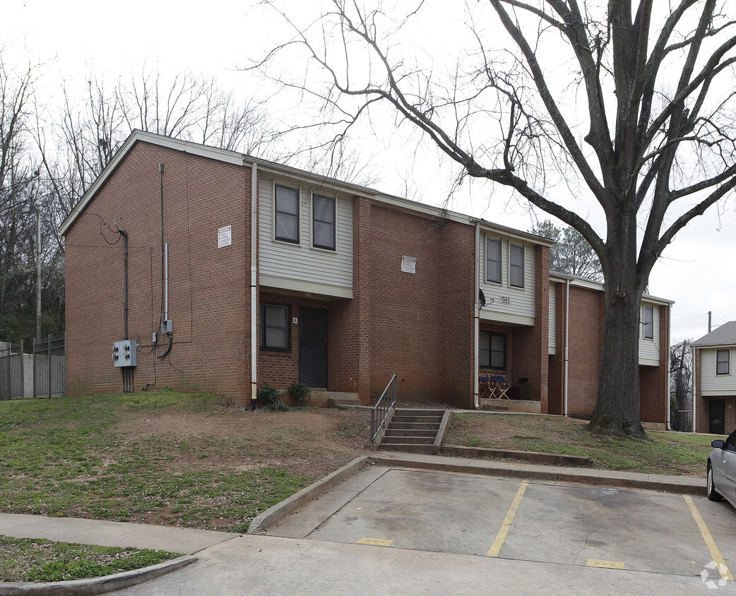 Building Photo - College Hills Apartments