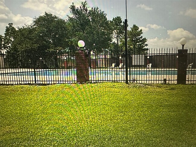 Foto del edificio - 13620 Rosewood St