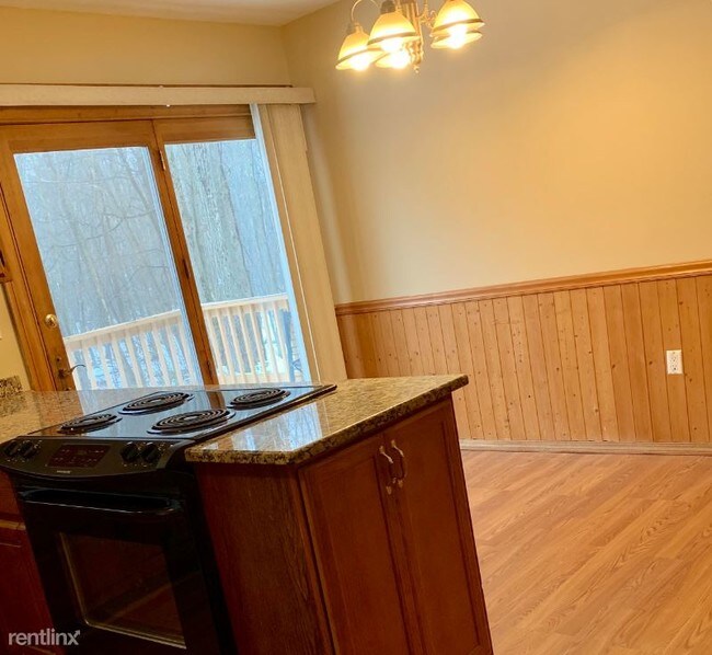 Building Photo - 4 br, 1 bath House - 185 Chapel St