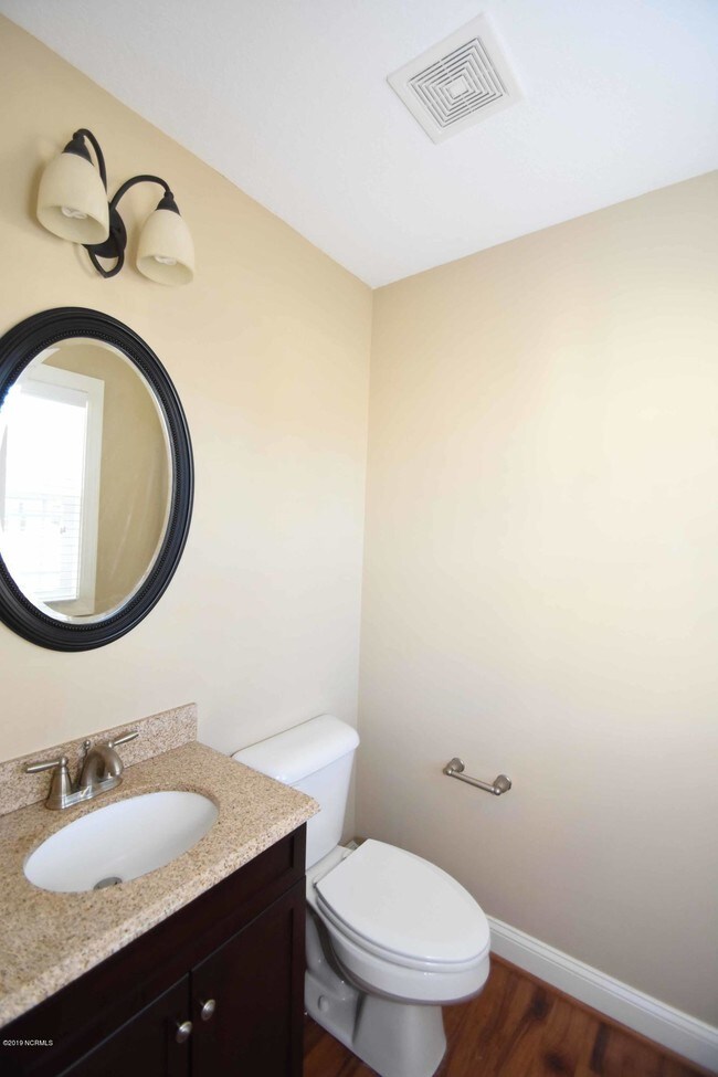 Foto del edificio - 2205B Sweet Bay Drive.