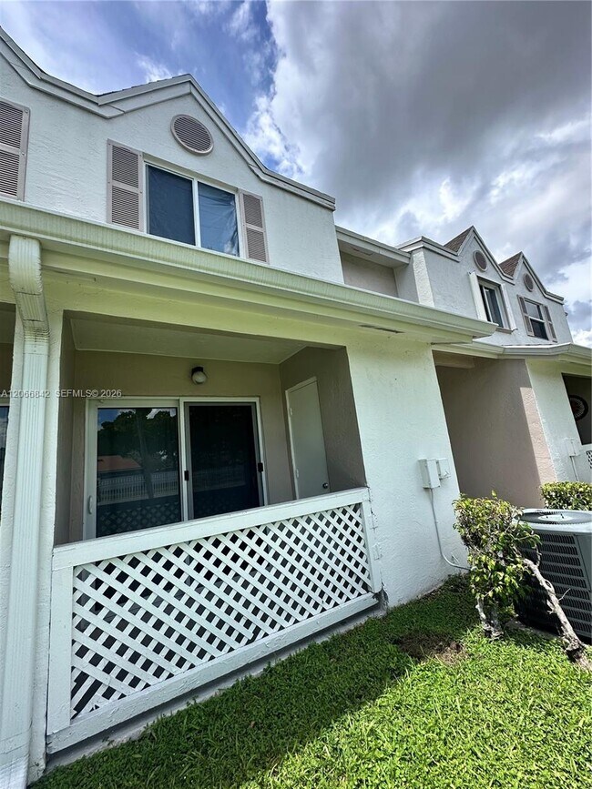 Foto del edificio - 17515 NW 67th Ct