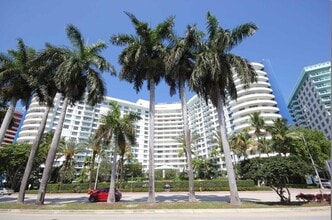 Building Photo - 5161 Collins Ave