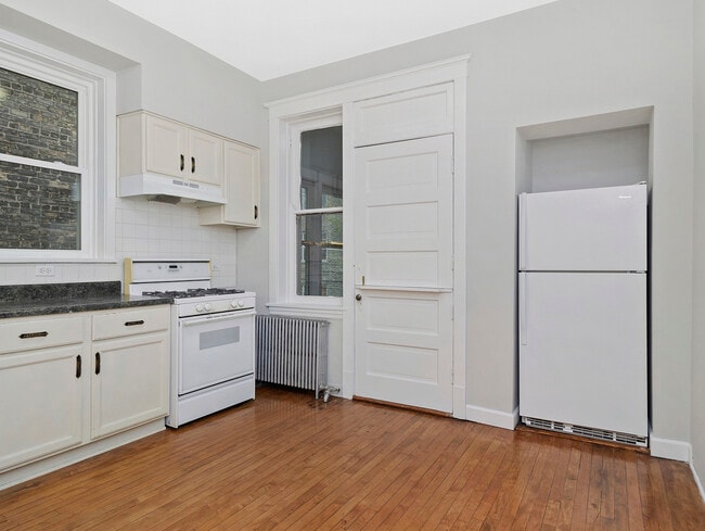 Building Photo - 1246 W Hood Ave