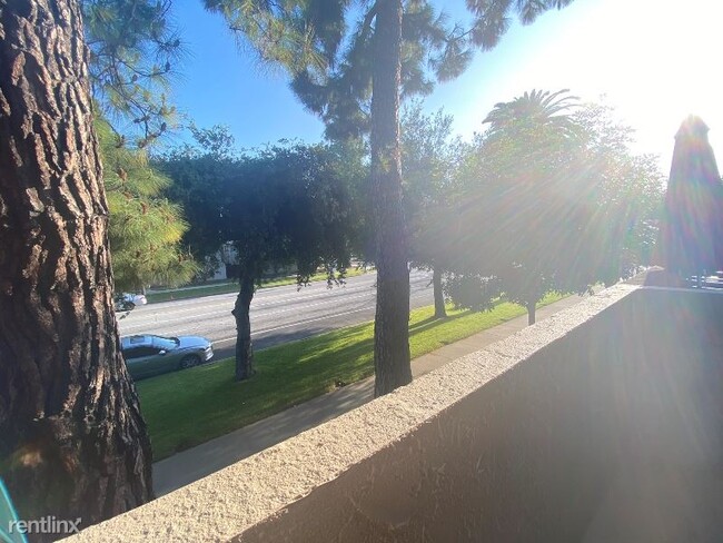 Foto del edificio - 1425 E Orange Grove Blvd