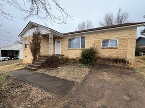 Building Photo - 711 Adeline Ln