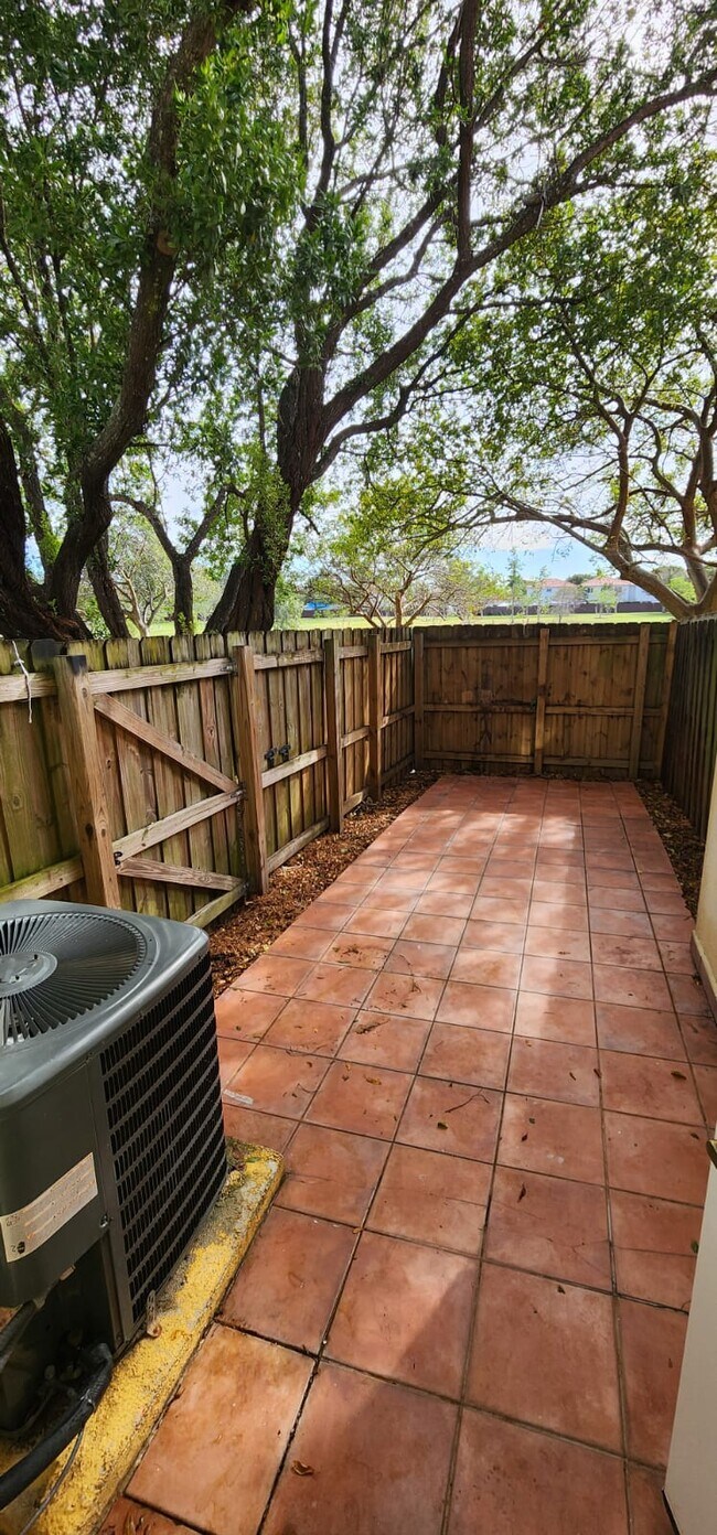 Foto del edificio - 7280 NW 174th Terrace