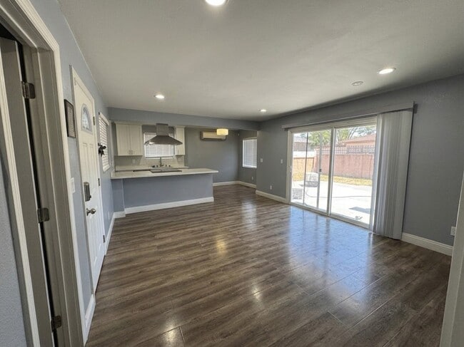 Building Photo - 10926 Milano Ave