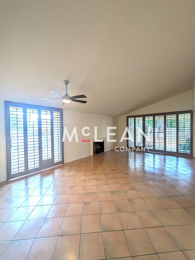 Foto del edificio - Two Bedroom - Spacious Condo - South End o...