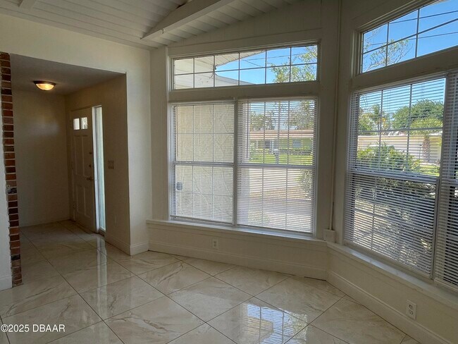 Foto del edificio - 135 Nautical Dr