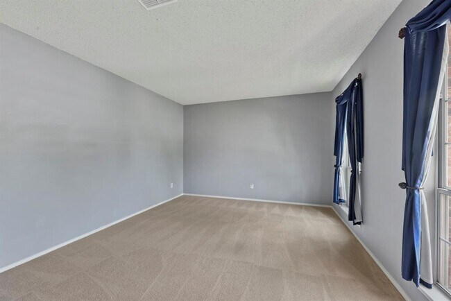 Building Photo - 1424 Sunswept Terrace