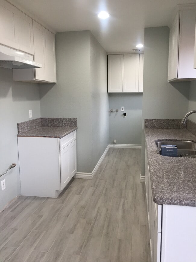 Foto del edificio - 16588 Vine St