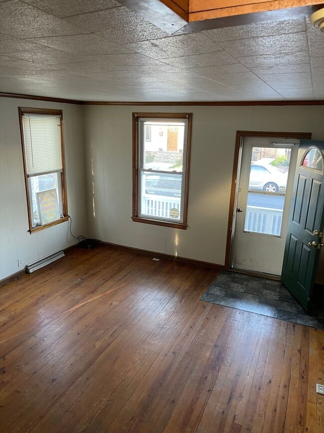 Building Photo - Three bedroom home in Beautiful Carlisle area