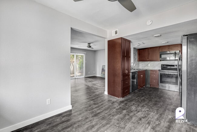 Building Photo - 1430 Redbud Trail