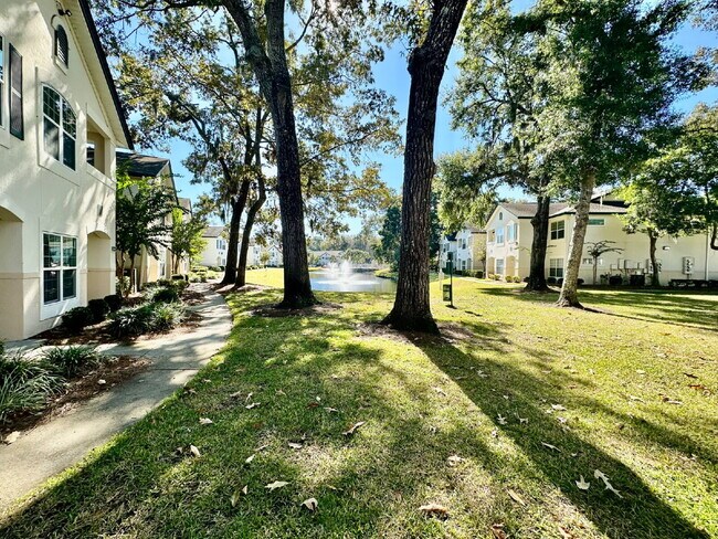 Foto del edificio - Spacious, One-Bedroom Condo In Plantation ...