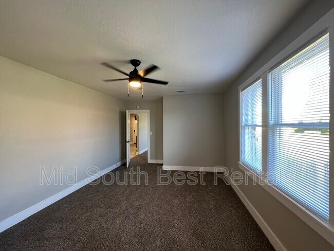 Foto del edificio - 539 Longview Dr