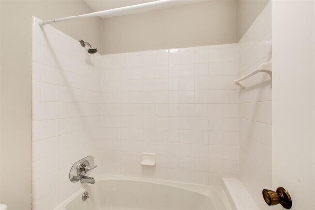 Foto del edificio - 805 Tuxworth Cir