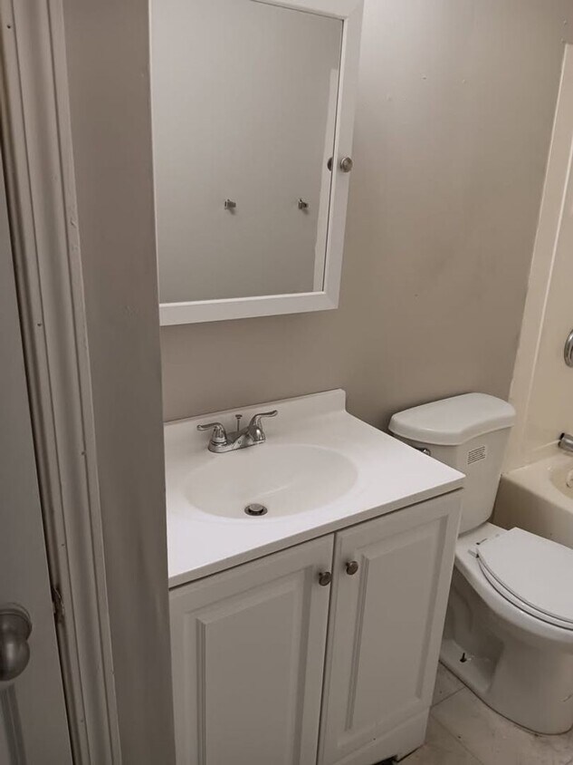 Building Photo - LIMITED TIME**NO APPLICATION FEE**1/2 OFF DEPOSIT**