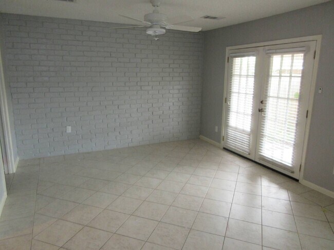 Foto del edificio - 14551 Misty Meadow Ln