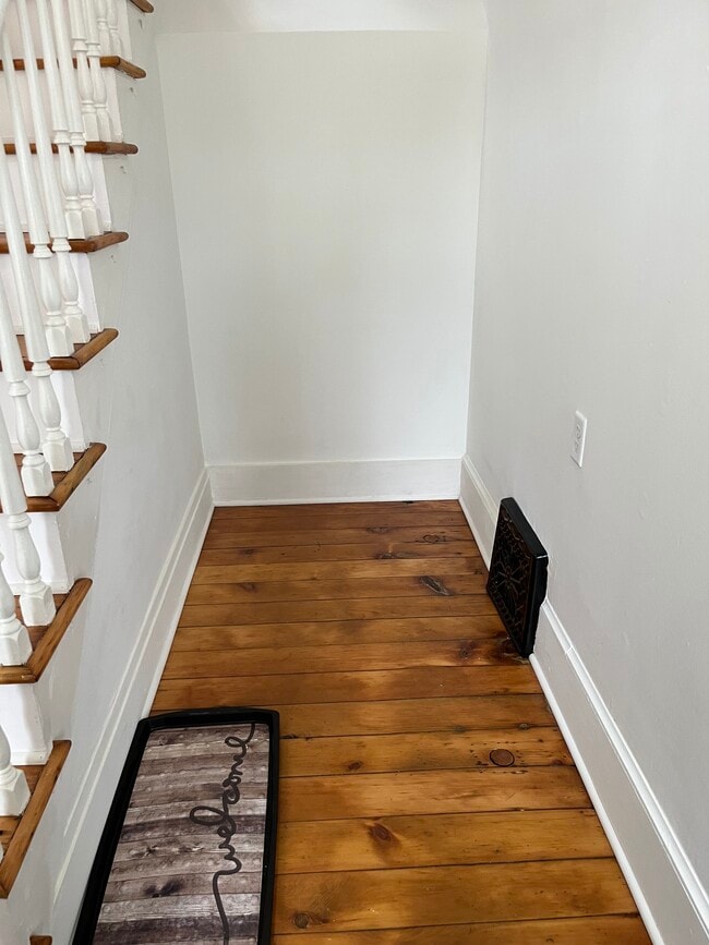 Building Photo - 305 N Main St