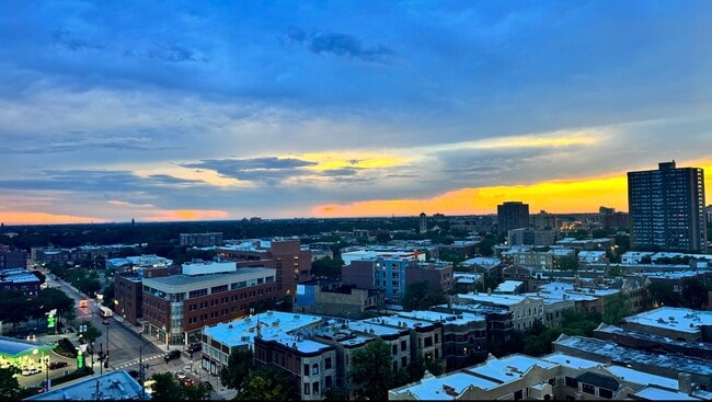 Foto del edificio - 3930 N Pine Grove Ave