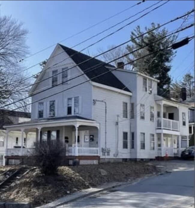 Building Photo - 198 Blossom St