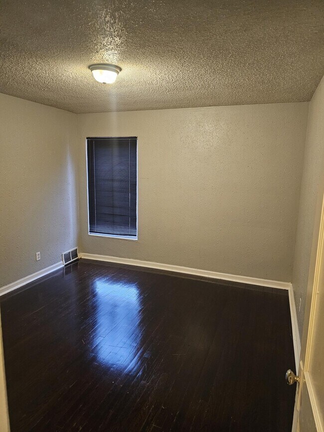 Foto del edificio - 16724 Rutherford St