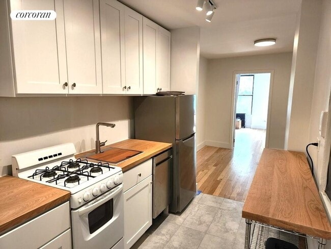 Foto del edificio - 244 E 90th St